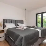 Cozy In Kamen