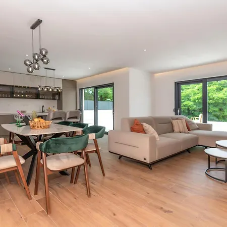 Awesome Home In Kamen Most *