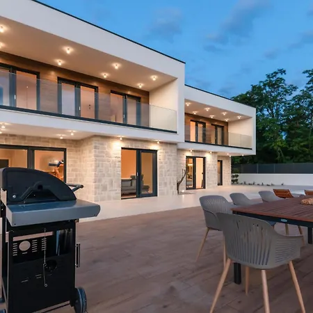 Awesome Home In Kamen Most